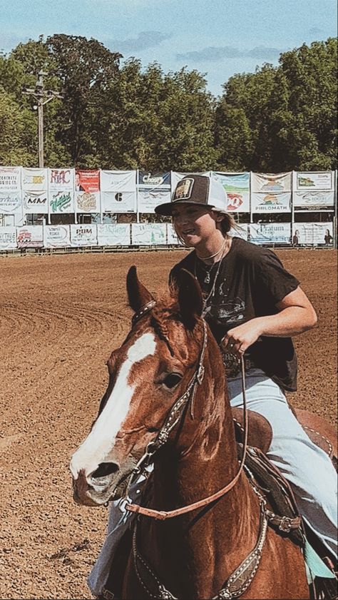 Western Horses Barrel Racing, Barrel Racing Pictures, Barrel Racer Aesthetic, Barrel Racing Wallpaper, Barrel Racing Aesthetic, Barrel Racing Photos, Barrel Racing Photography, Barrel Racing Outfits, Barrel Race