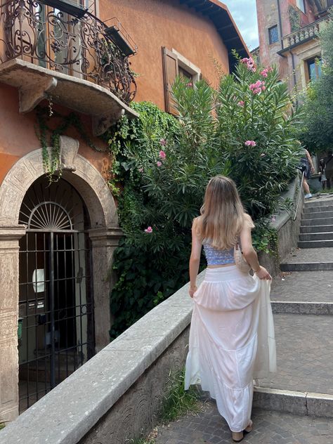 #verona #aesthetic #italy #summer Verona Italy Photo Ideas, Verona Instagram Pictures, Italy Verona Aesthetic, Verona Italy Outfit, Verona Photo Ideas, Verona Outfit, Italy Girl Aesthetic, North Italy Aesthetic, Verona Italy Aesthetic