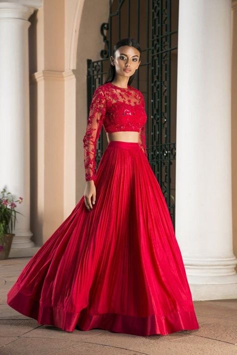 Delicate floral embroidered lehenga set- comes with silk gathered skirt, full sleeve embellished net choli/blouse along with a net dupatta. Made with the finest quality fabrics and intricate detailing that can be worn on numerous occasions like weddings, Diwali, Eid, etc. 🦋 For any customisation, Lehenga Styles, Lengha Blouse, Western Lehenga, Ridhi Mehra, Wedding Lehenga Designs, Lehenga Designs Simple, Lehnga Dress, Bridal Lehenga Red, Poses Women