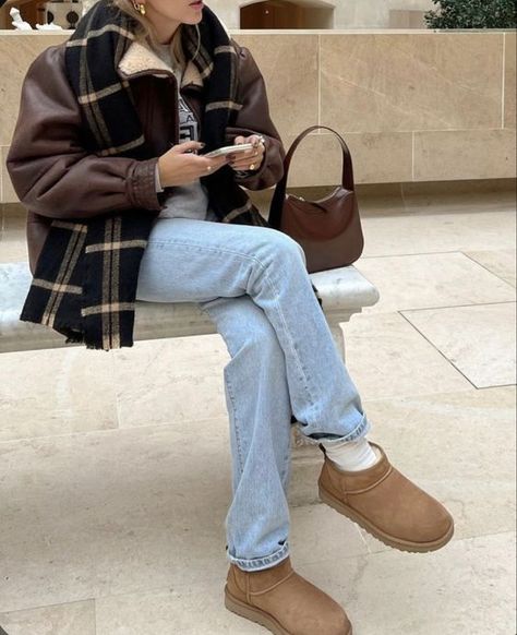 Mini Uggs Outfit, Outfit With Uggs, Uggs Outfits, Mini Outfit, Uggs Outfit, Winter 22, Lazy Outfits, Fall Fits, Mode Inspo