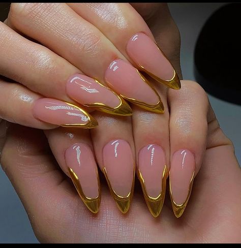 Elegant Touch Nails, Gucci Nails, Chic Nail Art, Nail Vinyls, Nail Stencils, Romantic Nails, Colored Acrylic Nails, Glow Nails, Classic Nails