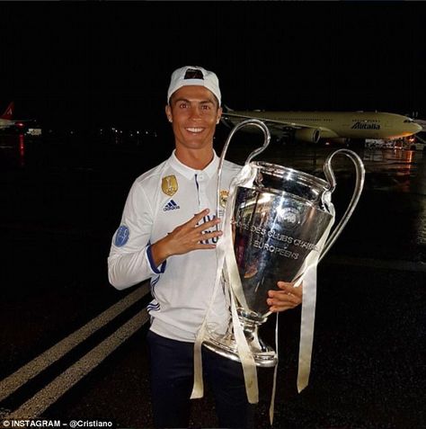 Continuing the four-fingered trend, Ronaldo poses with the Champions League trophy... Champions League, Cristiano Ronaldo, Ronaldo, A Man, Madrid