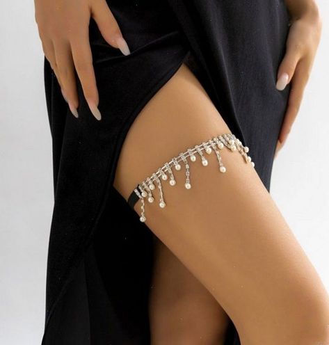 Sparkly Elastic Tassel Pearl Rhinestone Thigh Chains Beach Summer Holiday Boho Body Jewelry Accessory Women's Leg Chain #HandmadeJewelry #Elegance #Adorning #Jewelry #Thigh #with #Legs #Exploring #Your #StatementJewelry #JewelryLovers #Style #and Thigh Jewelry, Leg Jewelry, Jewelry Y2k, Thigh Chain, Leg Chain, Y2k Accessories, Chain For Women, Wedding Jewellery Collection, Jewelry Model