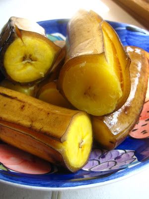 Boiled Sweet Plantains | NYAM | adventures in cooking and eating Boiled Plantain Recipes, Latin Meals, Boiled Plantains, How To Cook Plantains, Sweet Plantains, Cooking Journal, Carribean Food, Plantain Recipes, Jamaican Cuisine