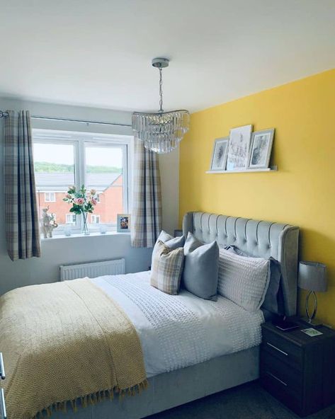 Beautiful Master Bedrooms, Light Yellow Bedrooms, Yellow Bedroom Walls, Yellow Bedroom Ideas, Yellow Accent Walls, Yellow Bedroom Decor, Small Apartment Bedrooms, Yellow Room, Yellow Living Room