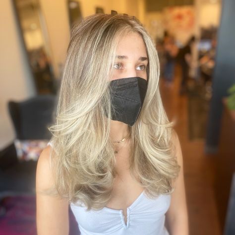 Dry Bar Hairstyles Perfect Blowout, Subtle Blowout Hair, Classic Blow Dry, Blow Dry Mid Length Hair, Curly Blowdry Medium, Senior Pics Makeup, Mid Length Blowout, Blown Out Hairstyles, Blow Outfit Hair