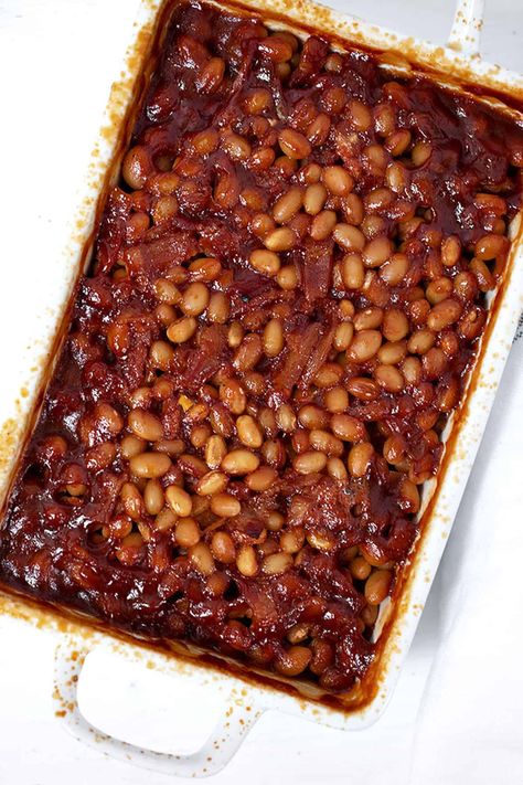 Easy BBQ Baked Beans Simple Baked Beans Recipe, Ground Beef Breakfast, Canned Baked Beans, Slow Cooker Baked Beans, Bacon Seasoning, Easy Baked Beans, Baked Beans With Bacon, Bbq Baked Beans, Barbecue Sides