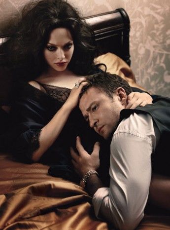 Justin Timberlake and Amanda Seyfried for W Magazine October 2011 Michael Thompson, John Wilson, Couple Poses Reference, Body Reference Poses, Playing With Hair, W Magazine, Human Poses Reference, Human Poses, Character Poses