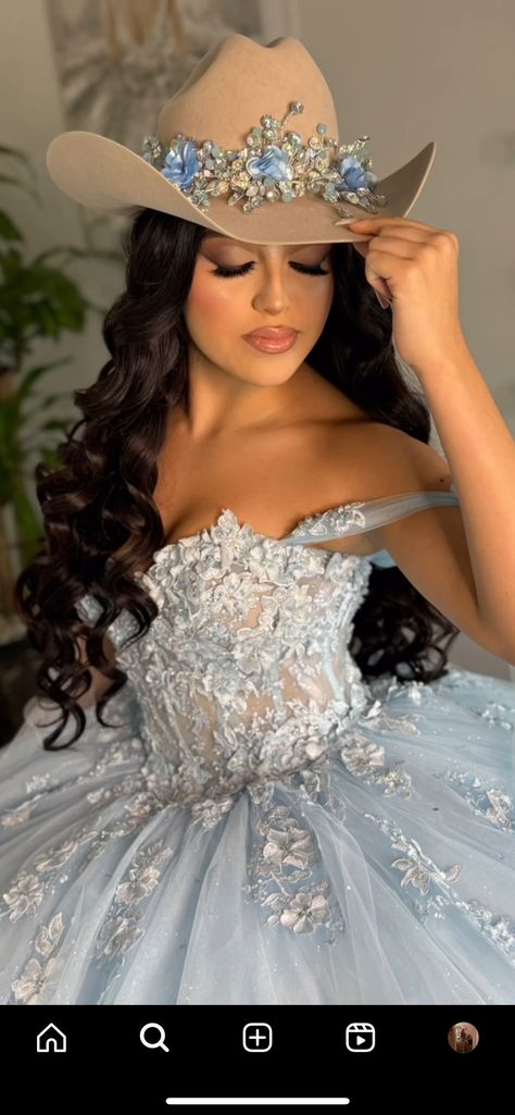 Western Quince Dress, Cowboy Quinceanera Outfits, Cowgirl Quinceanera Dresses, Western Quinceanera Ideas Dresses, Horse Quinceanera Ideas, Rancho Style Quinceanera, Quince Western Theme, Sweet 15 Party Ideas Quinceanera Blue, Rodeo Quinceañera