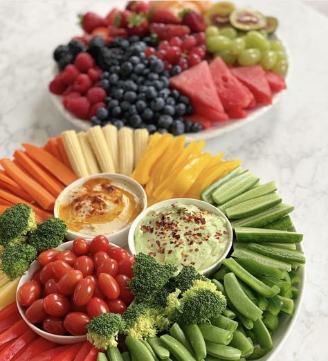 Dessert Platters, Vegetable And Fruit Tray, Platter Display, Fruit Platter Designs, Fruit And Veggies, Fruit And Veggie, Vegetable Tray, Dessert Platter, Fruit Displays