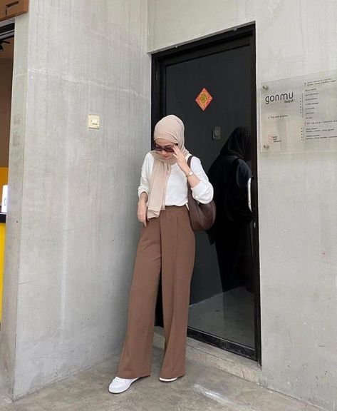 Style Kulot, Outfit Celana Kulot, Outfit Kulot, Ootd Kulot, Outfit Hijab Casual, Loose Pants Outfit, Ootd Hijab Casual, Hijab Style Casual, Hijabi Fashion Casual