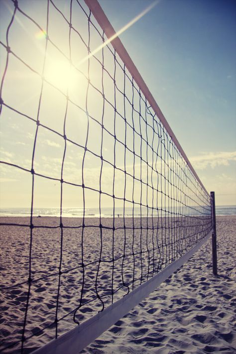 Volleyball Volleyball Backgrounds, Volleyball Wallpaper, Volleyball Net, Beach Volley, Volleyball Quotes, Play Volleyball, Volleyball Pictures, Wallpaper Animes, Foto Poses