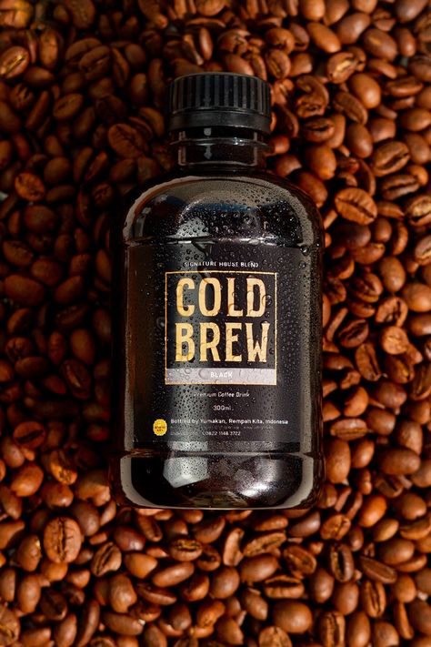 Cold Brew coffee from @yumakan_id 
Photo by me (@difotosamavalen) Cold Brew Product Photography, Iced Coffee Product Photography, Cold Brew Photography, Cold Brew Design, Spicy Coffee, Cold Brew Bottle, Cold Brew Packaging, Coffee Product, Table Top Photography