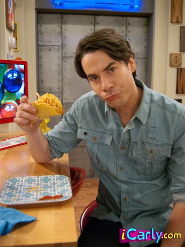 Spaghetti Tacos obviously. Spencer Icarly Funny, Icarly Spencer, Spencer Icarly, Spaghetti Taco, Spencer Shay, Spaghetti Tacos, Jerry Trainor, Icarly And Victorious, Feeling Silly