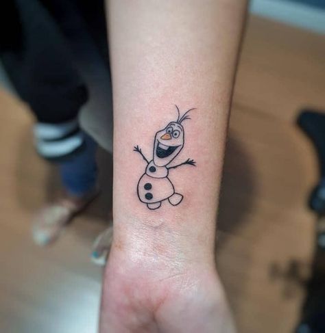 Small Olaf Tattoo, Olaf Tattoo Ideas, Frozen Tattoo Disney, Daughter Tattoo Quotes, Disney Frozen Tattoo, Cartoon Tattoos Disney, Cartoon Tattoos For Men, Olaf Tattoo, Disney Tattoos For Men