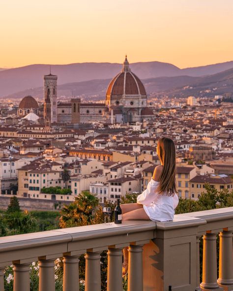 florence-best-things-to-do-piazzale-michelangelo Florence Sunset, Restaurant Tips, Florence Photography, Enjoying The Moment, Pretty View, Florence Travel, Places In Europe, Instagrammable Places, Bad Feeling