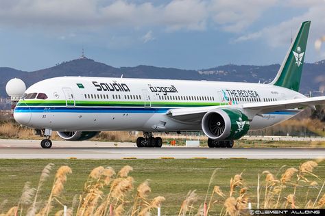 Saudi Arabian Airlines Boeing 787-10 Dreamliner cn 40056 / 1157 HZ-AR33 Boeing 787, Corporate Identity Design, Qatar Airways, Civil Aviation, Boeing 747, Jeddah, Airlines, History