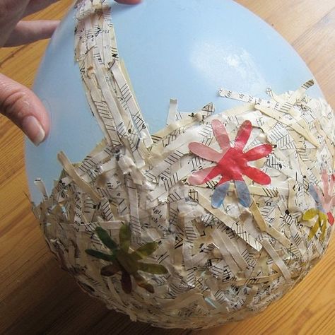 Great Eco Recycled Easter Baskets 7 Paper Mache Easter Basket, Paper Easter Basket, Eco Friendly Easter, Easter Baskets To Make, Easter Basket Crafts, Easter Crafts For Adults, Basket Crafts, Easter Basket Diy, Easter Art