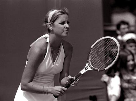 The True Story of Chris Evert’s Tennis Bracelet | The Adventurine Chris Evert, Vintage Tennis, Roger Federer, Sporty Chic, Tennis Players, True Story, Tennis Racket, Tennis Bracelet, True Stories