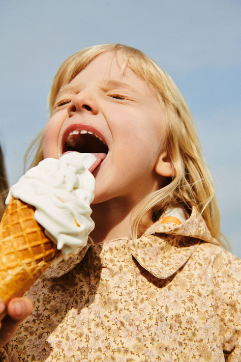 🍦 Childlike Photography, Ice Cream Editorial, Kids Photoshoot Ideas At Home, Parent Photography, Ice Cream Photoshoot, Children Aesthetic, Joyful Photography, Kid Portraits, Kids Having Fun