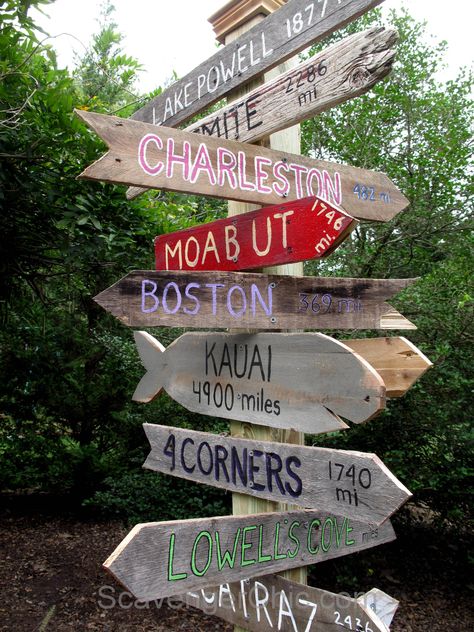 Cute DIY Directions Signpost, made from pallet wood. A fun idea to memorialize family vacations, perfect for rustic gardens. Wooden Sign Posts, Wood Pallet Signs, Directional Signs, Diy Wood Signs, Junk Art, Sign Post, Old Signs, Beach Signs, Diy Pallet Projects