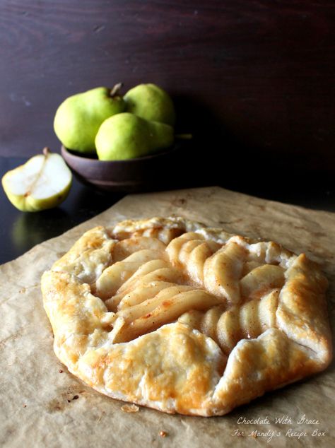 Caramel Pear Tart by Chocolate with Grace Pear Dessert Recipes, Dessert Gourmet, Caramel Pears, Pear Dessert, Pear Tart, Sliced Pears, Pear Recipes, Tart Recipes, Fruit Desserts