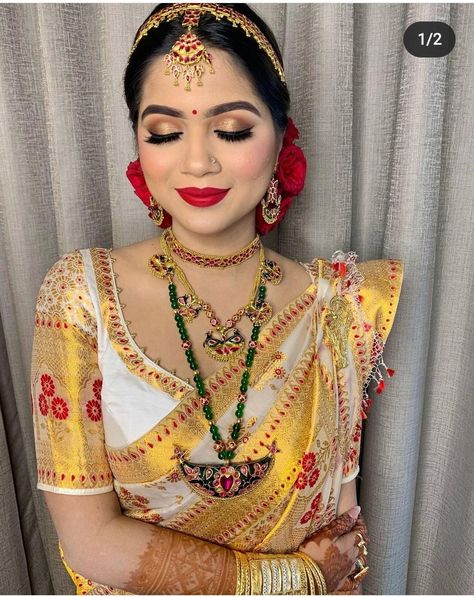 Assamese Jewellery Design, Mekhela Chador Blouse Designs, Mekhela Chador Aesthetic, Assamese Wedding, Sador Mekhela, Assamese Jewellery, Assamese Bride, Royal Saree, Mekhela Sador