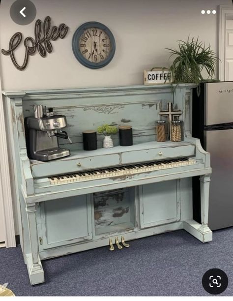 Piano Coffee Table, Coffee Bar Made From Old Piano, Piano Recycling Ideas, Piano Coffee Bar Repurposed, Old Pianos Repurpose, Piano Upcycle Creative Ideas, Piano Repurpose Upcycling, Piano Coffee Bar, Old Piano Repurpose Ideas