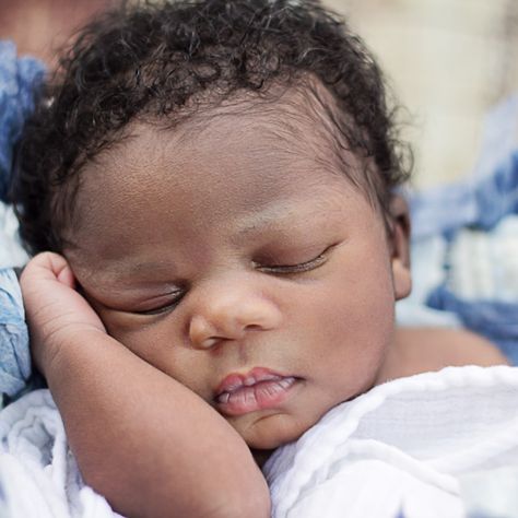 African-American newborn photoshoot. 2 week old baby photographed by Patryce Harris. Newborn Black Babies, Baby Fashion Newborn, Baby Boy Haircuts, Black Baby Boys, African Babies, Baby Boy Swag, Baby Pictures Newborn