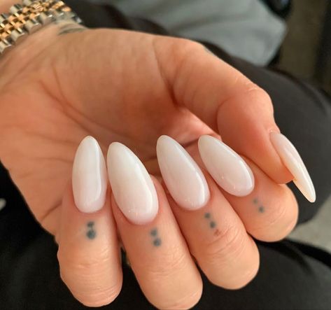 Stelleto Nails, White Almond Nails, Work Nails, School Nails, Almond Acrylic Nails, Cute Gel Nails, Coffin Nails Long, Neutral Nails, Girls Nails