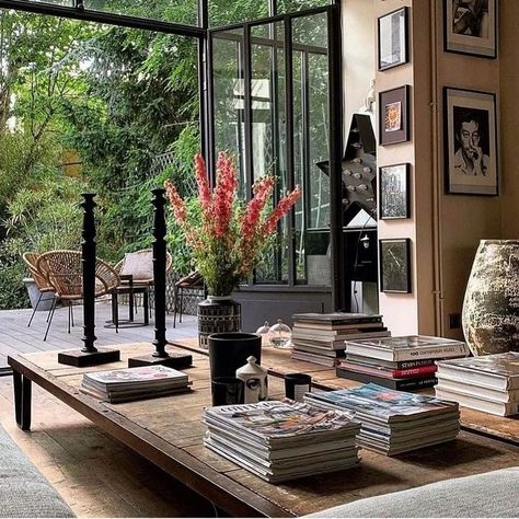 Casa Rock, Lots Of Books, Dreamy Decor, Casa Country, Dream House Interior, Indoor Outdoor Living, A Living Room, Dream House Decor, Living Room Inspiration