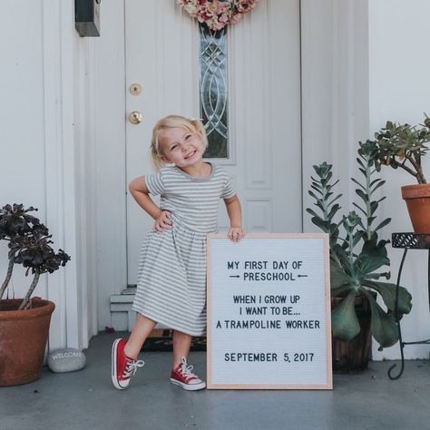 First Day Of School Photos, First Day Of School Pictures, Birth Announcement Template, Future Mommy, Foto Baby, Future Family, 1st Day Of School, Future Mom, Picture Day