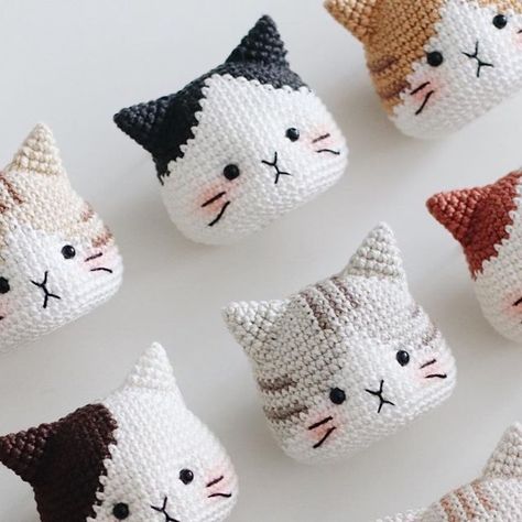 Crochet Cat Face, Crochet Cat Coasters, Crochet Cat Patterns, Crochet Wings, Cat Hat Pattern, Stitching Diy, Amigurumi Cats, Crochet Cat Toys, Crochet Cat Hat