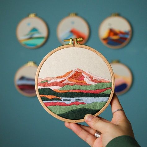 embroidery ideas Mountain Scape Embroidery, Hand Embroidery Mountains, Embroidery Patterns Mountains, Beginners Embroidery Patterns, Embroidery Landscape Easy, Fun Embroidery Ideas, Mountain Embroidery Pattern, Medieval Embroidery Patterns, Mountains Embroidery