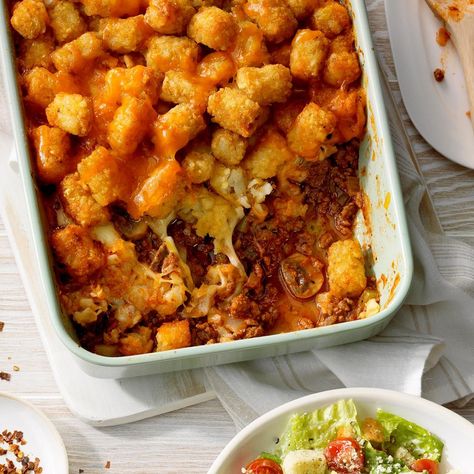 Pizza Tater Tot Casserole Pizza Tater Tot Casserole, Gluten Free Casserole, Tater Tot Recipes, Tater Tot Casserole Recipes, Tot Casserole, Tater Tot Casserole, Potatoe Casserole Recipes, Tater Tots, Beef Casserole