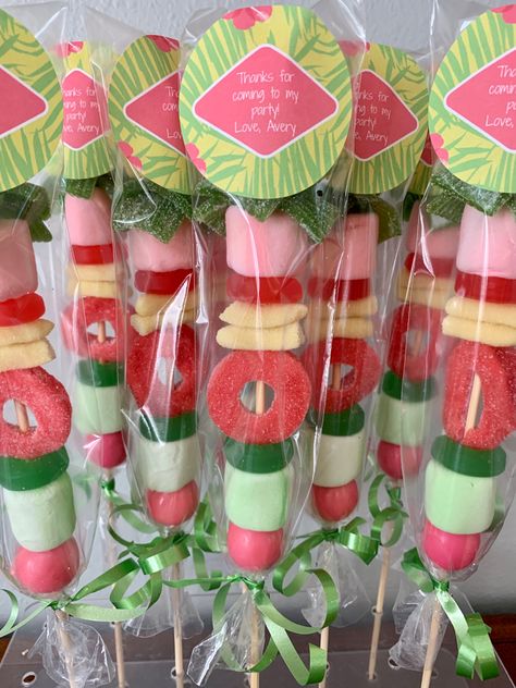 Luau Candy Kabobs! Message me your ideas for themes! Luau Candy Table Ideas, Candy Kebab, Luau Snacks, Hawaiian Candy, Hawaii Snacks, Pineapple Candy, Kids Luau, Candy Kabobs, Hawaii Theme