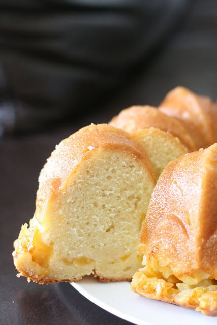 Peach vanilla bundt cake... yum! Dessert Aux Fruits, Peach Recipe, Good Eat, Monkey Bread, Pound Cakes, Bundt Cakes, Yummy Sweets, How Sweet Eats, Eat Dessert