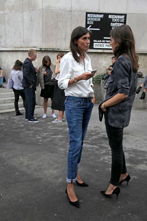 Emmanuelle Alt and Capucine Safyurtlu #style #fashion #streetstyle Emmanuel Alt Style, Capucine Safyurtlu Style, Emanuelle Alt Streetstyle, Emmanuel Alt, Capucine Safyurtlu, French Voguettes, Emmanuelle Alt Style, Camille Rowe, Emmanuelle Alt