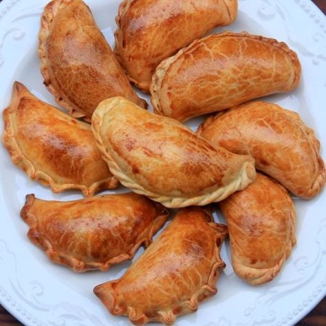 Dessert Empanadas Recipe, Turkey Empanadas, Empanadas Recipe Dough, Empanada Dough, Taco Pasta Salad, Hand Pies Savory, Empanadas Dough, Beef Empanadas, Taco Pasta