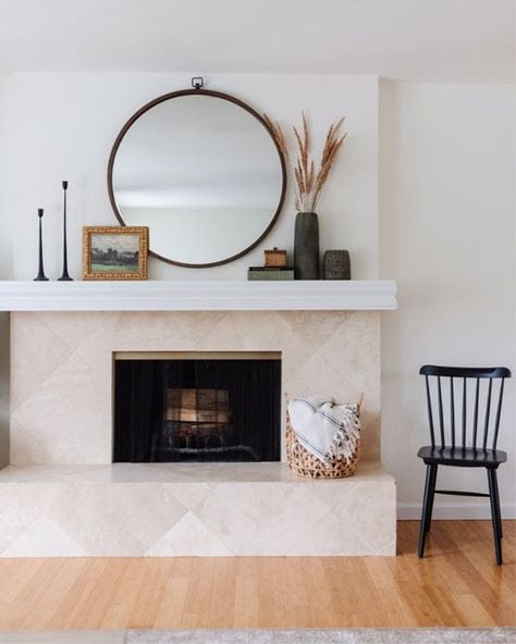 Large Mirror Over Fireplace, Round Mirror Over Fireplace, Mantlepiece Decor, Mirror Over Fireplace, Fall Mantel Decor, Decorating For Fall, Fireplace Mantle Decor, Christmas Fireplace Decor, Fireplace Mantel Decor