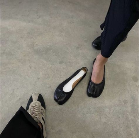 Tabi Flats, Stile Kylie Jenner, Maison Margiela Tabi, Tabi Shoes, Margiela Tabi, Jenner Style, Kendall Jenner Style, 가을 패션, Dream Shoes