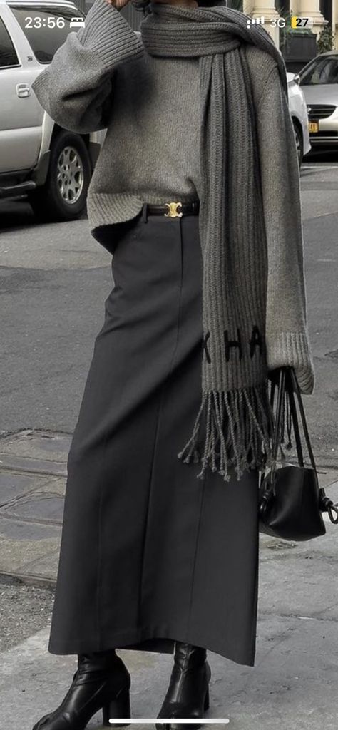 Skirt Winter 2023, Loose Chic Outfit, Grey Skirt Street Style, Maxi Pencil Skirt Outfit, Long Grey Skirt Outfit, Grey Maxi Skirt Outfit, Fall Pinterest, Rok Outfit, Chic Winter Outfits