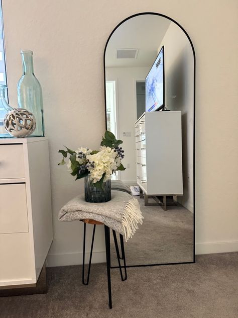 Full Length Mirror Apartment, Round Long Mirror, Rounded Mirror Bedroom, Rounded Full Length Mirror, Room Big Mirror Ideas, Full Length Mirror Small Space, Long Floor Mirror, Floor Length Mirror In Bedroom, Round Full Length Mirror