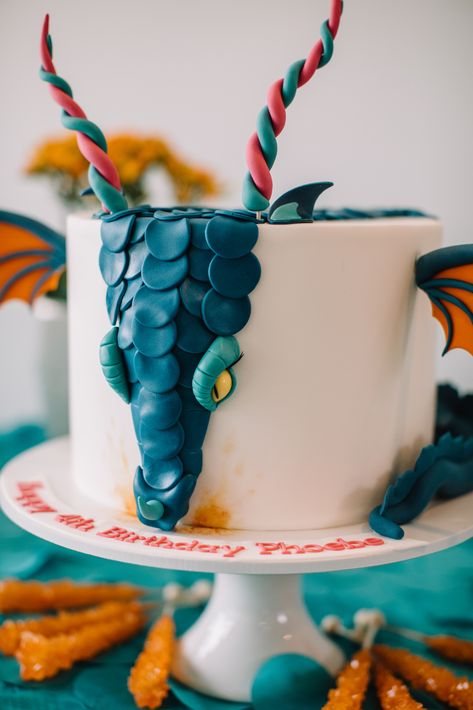 Dragon Theme Cake, Dragon Scale Cupcakes, Simple Dragon Cake, Dragon Cake Topper, Dragon Themed Food, Dragon Cakes For Kids, Dragon Cake Ideas, Smash Cake First Birthday, Dragon Cupcakes