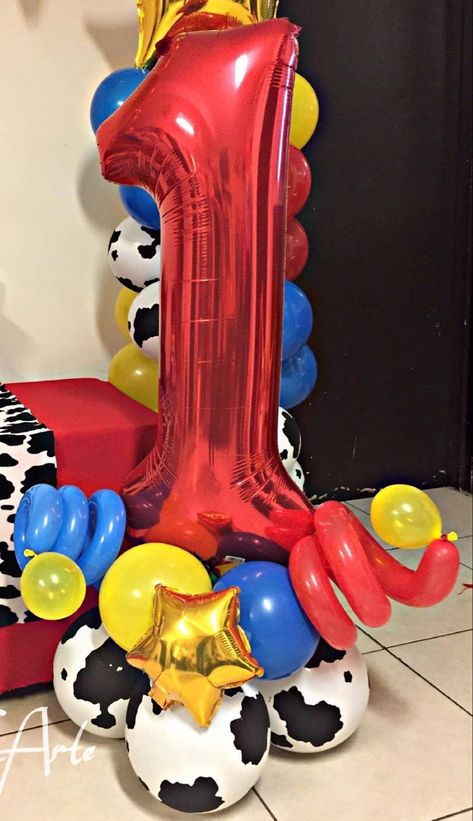 Toy Story Arch Balloon, Toy Story Birthday Party Centerpieces, Toy Story Balloons, Toy Story Birthday Party Ideas Girl, 4de Verjaardag, Cake Balloons, Toy Story Party Decorations, Toy Story Baby, Farm Themed Birthday Party