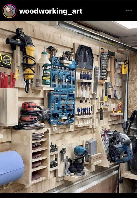 Small Woodworking Shop Ideas, Garage Workshop Layout, Garage Workshop Plans, Tool Wall, Handmade Tools, Garage Workshop Organization, Renovation Diy, Woodworking Shop Layout, Tool Storage Diy