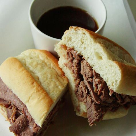 Easy Slow Cooker French Dip, Slow Cooker French Dip, French Dip Recipes, Roast Beef Sandwich, French Dip Sandwich, Men's Journal, Sandwich Fillings, French Dip, Beef Sandwich