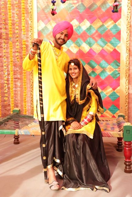 Punjab Traditional Dress, Punjabi Culture Dresses, Punjab Culture, Vibrant Clothing, Punjabi Dresses, Happy Baisakhi, Indian States, Punjabi Culture, Famous Dress