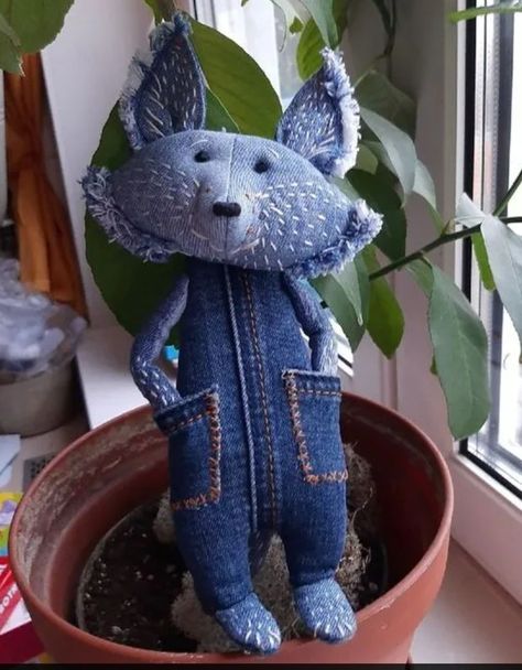 Handmade Stuffed Toys, Denim Crafts Diy, Handmade Stuffed Animals, Animal Sewing Patterns, Sewing Stuffed Animals, Fabric Toys, Denim Crafts, Art Dolls Handmade, Fabric Animals