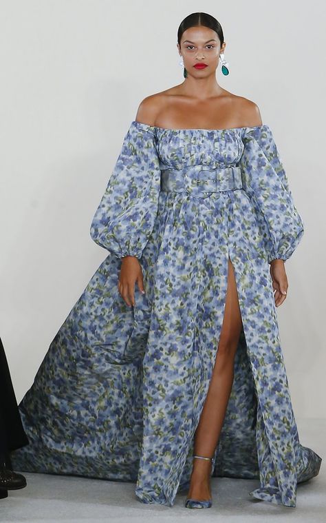 Carolina Herrera Resort 2023, Maxi Vestidos, Carolina Herrera Dresses, Ball Skirt, Resort 2023, Spring Summer 2023, Column Dress, African Wear, Carolina Herrera